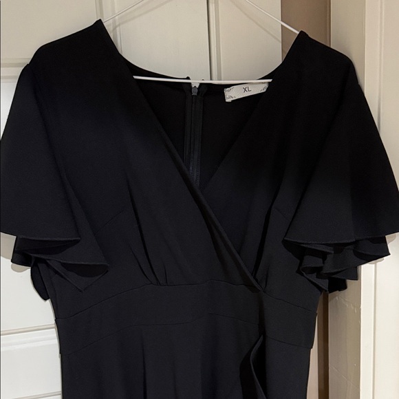 Elegant Black Maxi Dress with Flutter Sleeves - Picture 2 of 4